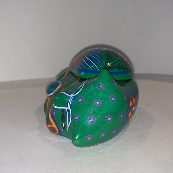 Talavera style cat trinket box. Vibrant colours with flowers and bird. - Picture 5 of 8